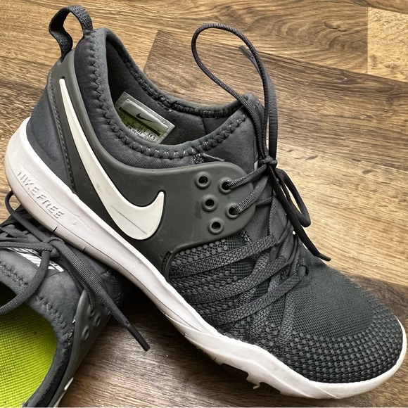 Nike Free TR7 Dark Gray and White Size Athletic Training Sneakers 7.5 - Picture 9 of 10